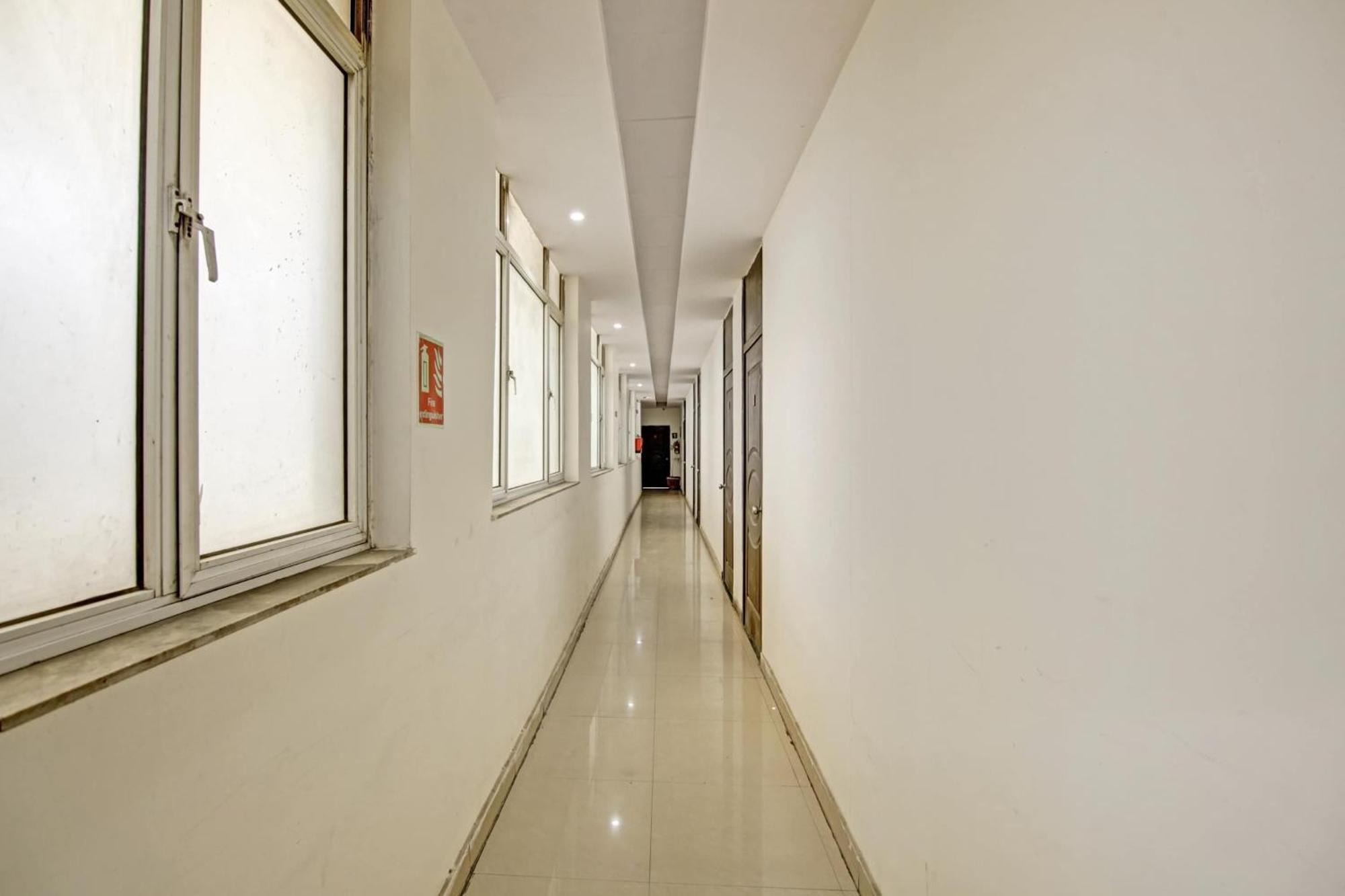נוידה Hotel O Glorious Stayz מראה חיצוני תמונה